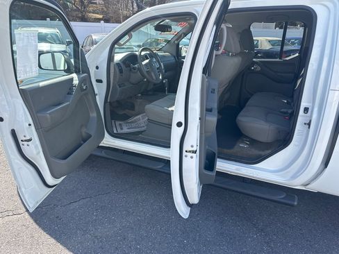 Used 2014 Nissan Frontier SV w/ SV Value Truck Package image 20