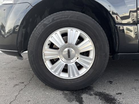 Used 2014 Lincoln Navigator 2WD image 5