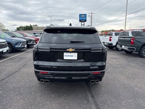 Used 2025 Chevrolet Traverse High Country w/ LPO, Floor Liner Package AWD/4WD image 7