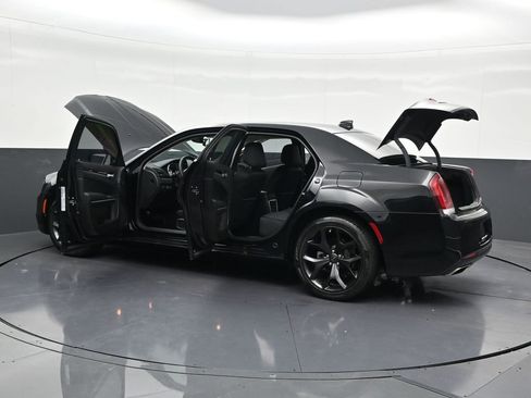 Used 2023 Chrysler 300 Touring w/ Sport Appearance Package image 36