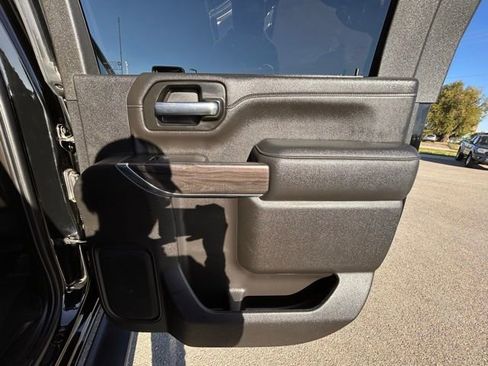 Used 2021 Chevrolet Silverado 2500 LTZ w/ LTZ Convenience Package image 38