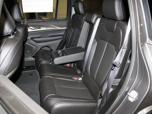 New 2025 Jeep Grand Cherokee Limited w/ Luxury Tech Group II image 30