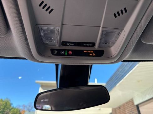 Used 2025 Chevrolet Blazer LT AWD/4WD image 18