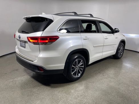 Certified 2017 Toyota Highlander XLE image 3