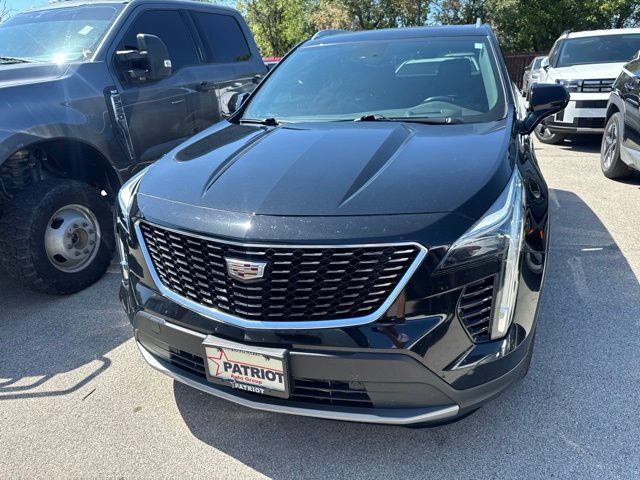 Used 2019 Cadillac XT4 Premium Luxury FWD image 2