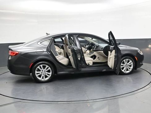 Used 2017 Chrysler 200 Limited Platinum image 36