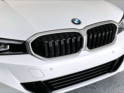 Used 2025 BMW 330i xDrive Sedan w/ Convenience Package AWD/4WD image 34