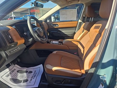 New 2026 Nissan Pathfinder Platinum image 9