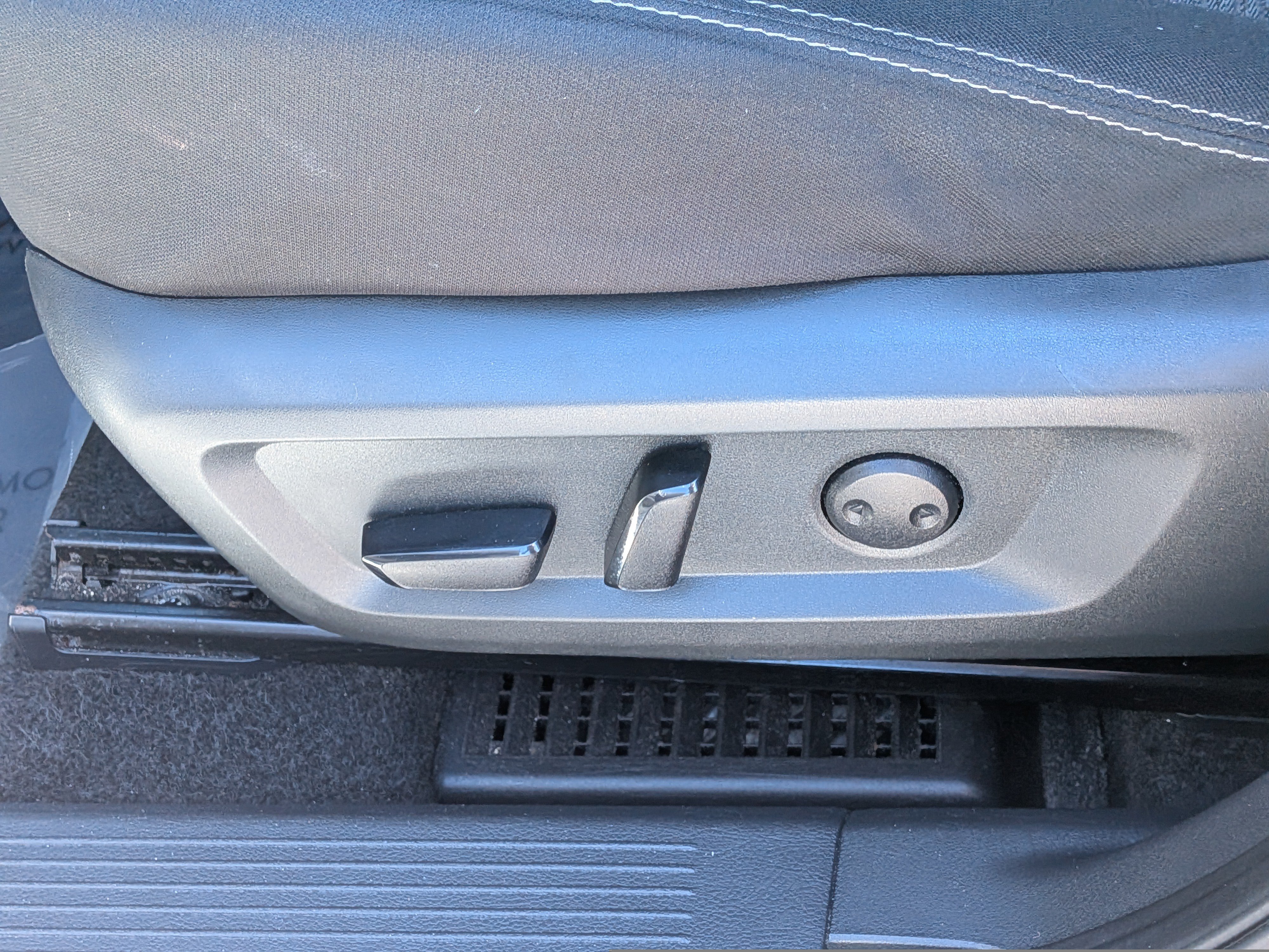 Used 2023 Nissan Rogue SV FWD image 20