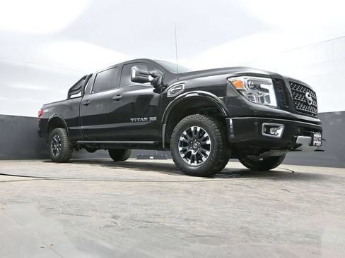 Used 2016 Nissan Titan PRO-4X w/ Pro-4x Convenience Package AWD/4WD image 46