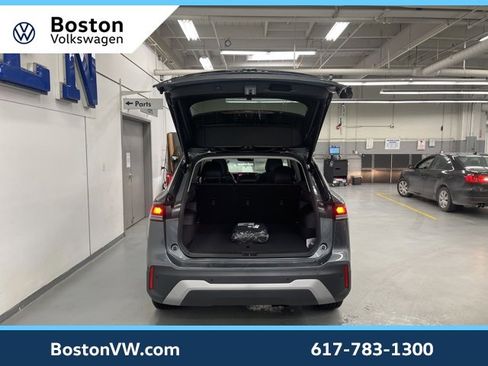 New 2025 Volkswagen Tiguan SE image 9