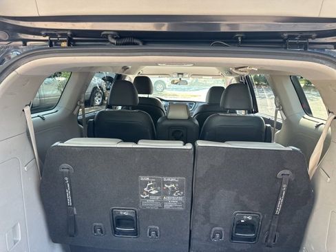 Used 2017 Kia Sedona LX w/ LX Essentials Premium Package image 14