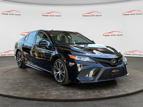 Used 2020 Toyota Camry SE FWD image 5