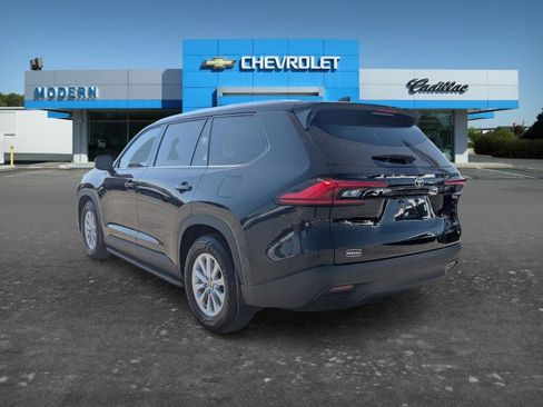 Used 2024 Toyota Grand Highlander XLE FWD image 3