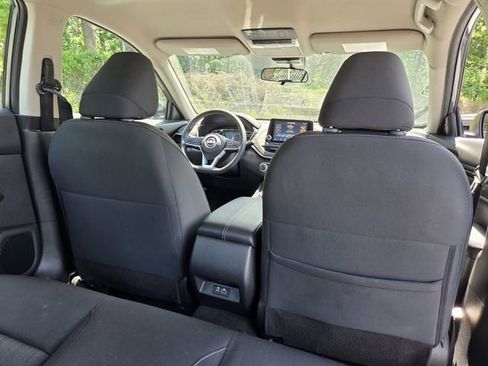 Used 2025 Nissan Altima 2.5 SV FWD image 17