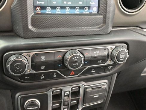 Used 2023 Jeep Wrangler Unlimited Sport AWD/4WD image 19