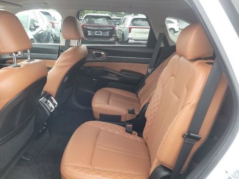 Certified 2023 Kia Sorento SX Prestige AWD/4WD image 18