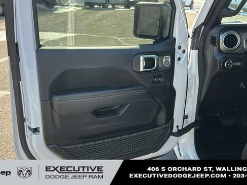 Used 2022 Jeep Wrangler Unlimited Sahara w/ Cold Weather Group AWD/4WD image 8