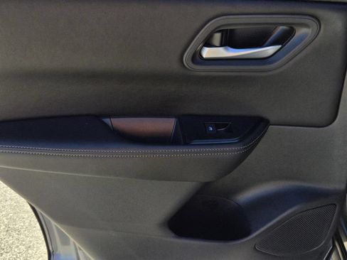 Certified 2025 Nissan Rogue SV FWD image 11