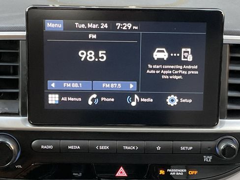 Used 2025 Hyundai Venue SEL FWD image 13