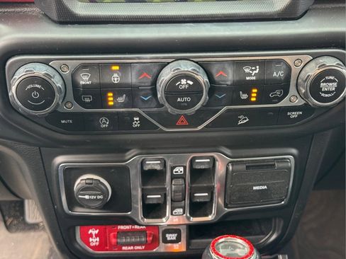 Used 2020 Jeep Wrangler Unlimited Rubicon AWD/4WD image 22