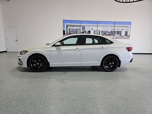 New 2026 Volkswagen Jetta SE FWD image 6