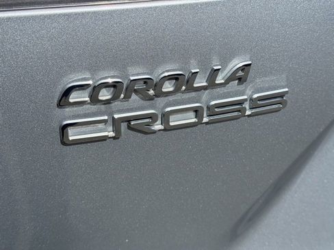 Used 2022 Toyota Corolla Cross LE image 6