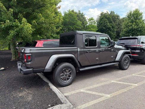 New 2026 Jeep Gladiator Sport AWD/4WD image 2