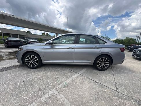 Used 2025 Volkswagen Jetta SE FWD image 6