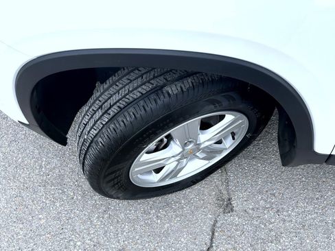 Certified 2022 Chevrolet Trax LT w/ LT Convenience Package image 23