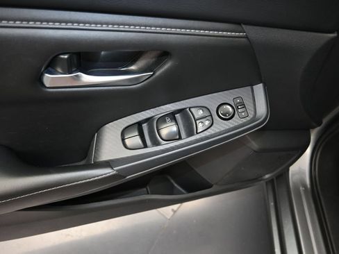 Used 2024 Nissan Sentra SV FWD image 11