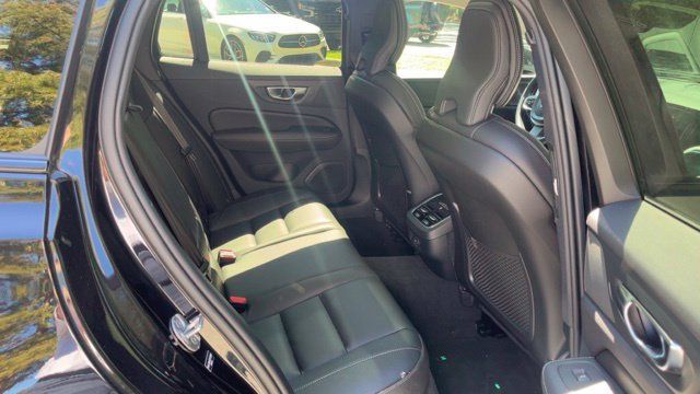 Used 2026 Volvo V60 B5 Cross Country Ultra AWD/4WD image 13