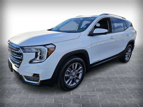Used 2024 GMC Terrain SLT image 3