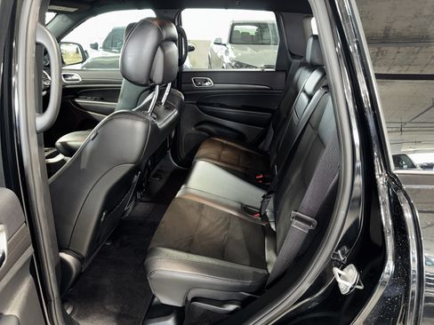 Used 2018 Jeep Grand Cherokee Altitude RWD image 14