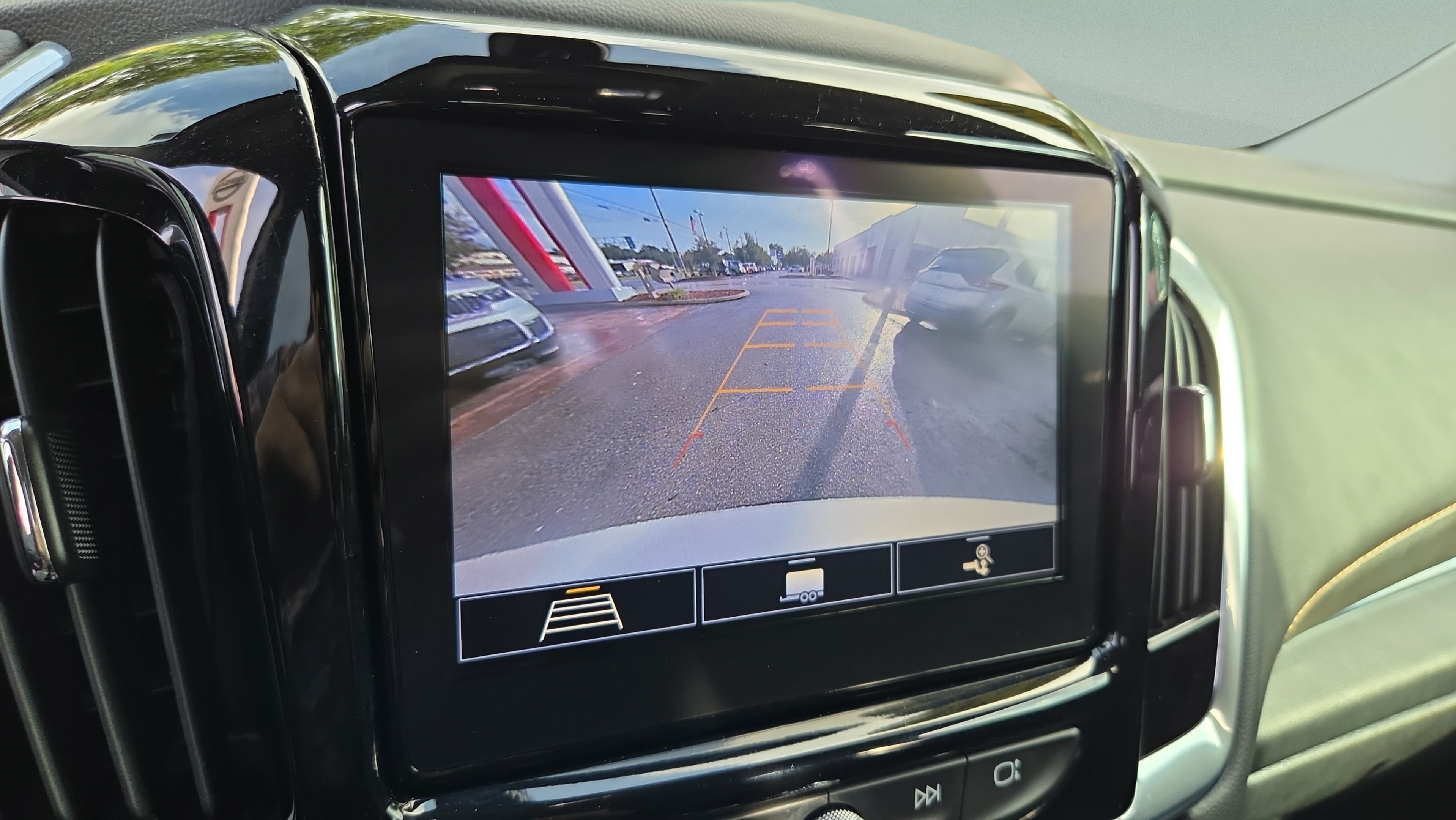 Used 2020 Chevrolet Traverse LT FWD image 20