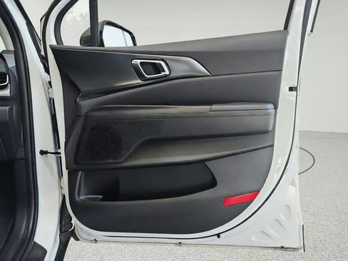 Certified 2026 Kia Carnival SX w/ SX Dark Edition Package FWD image 27