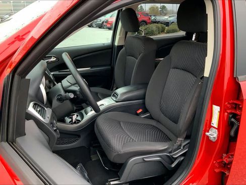 Used 2018 Dodge Journey SE image 7