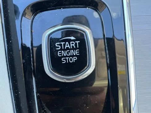 Used 2023 Volvo XC90 B5 Core AWD/4WD image 17
