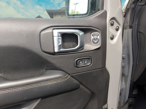 Used 2022 Jeep Wrangler Unlimited Sahara AWD/4WD image 8