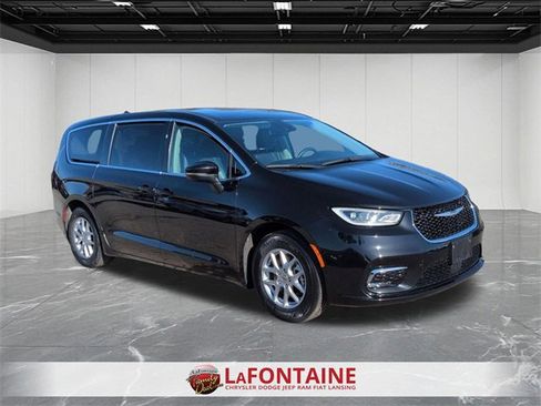 Certified 2023 Chrysler Pacifica Touring-L image 7