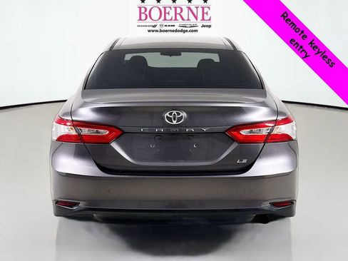 Used 2018 Toyota Camry LE image 6