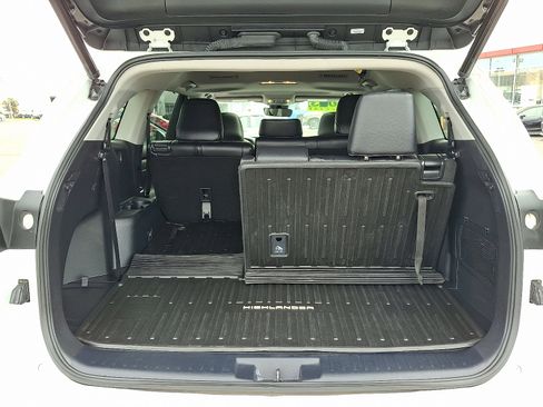Used 2023 Toyota Highlander XLE image 30