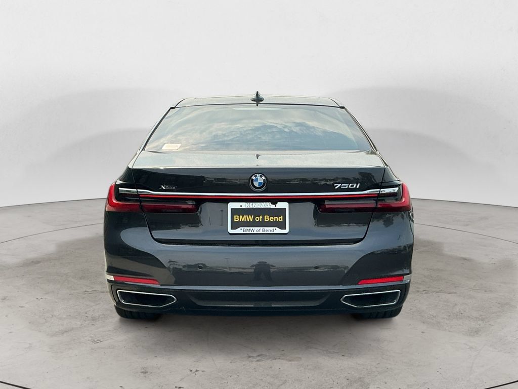Used 2022 BMW 750i xDrive w/ Luxury Rear Seating Package AWD/4WD image 6