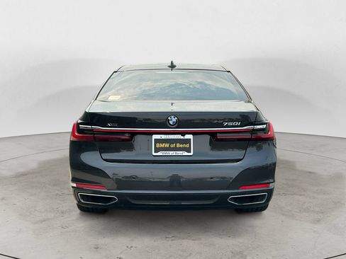 Used 2022 BMW 750i xDrive w/ Luxury Rear Seating Package AWD/4WD image 6