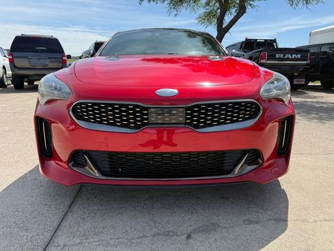 Used 2018 Kia Stinger GT2 image 2