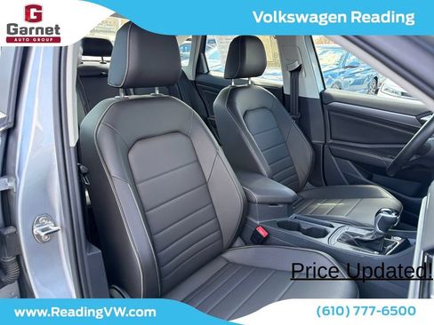 Certified 2023 Volkswagen Jetta SE FWD image 36