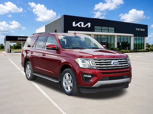Used 2018 Ford Expedition XLT w/ Equipment Group 202A RWD image 3