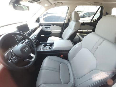 Used 2023 Honda Pilot Touring image 10