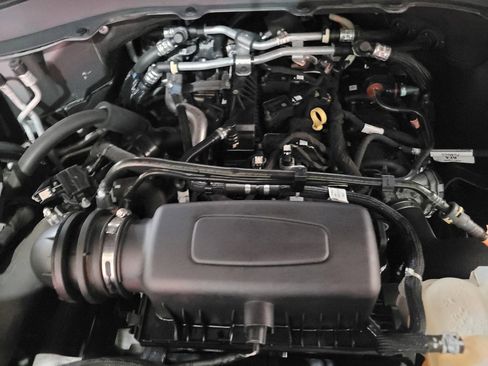 Used 2022 Ford Explorer XLT image 30