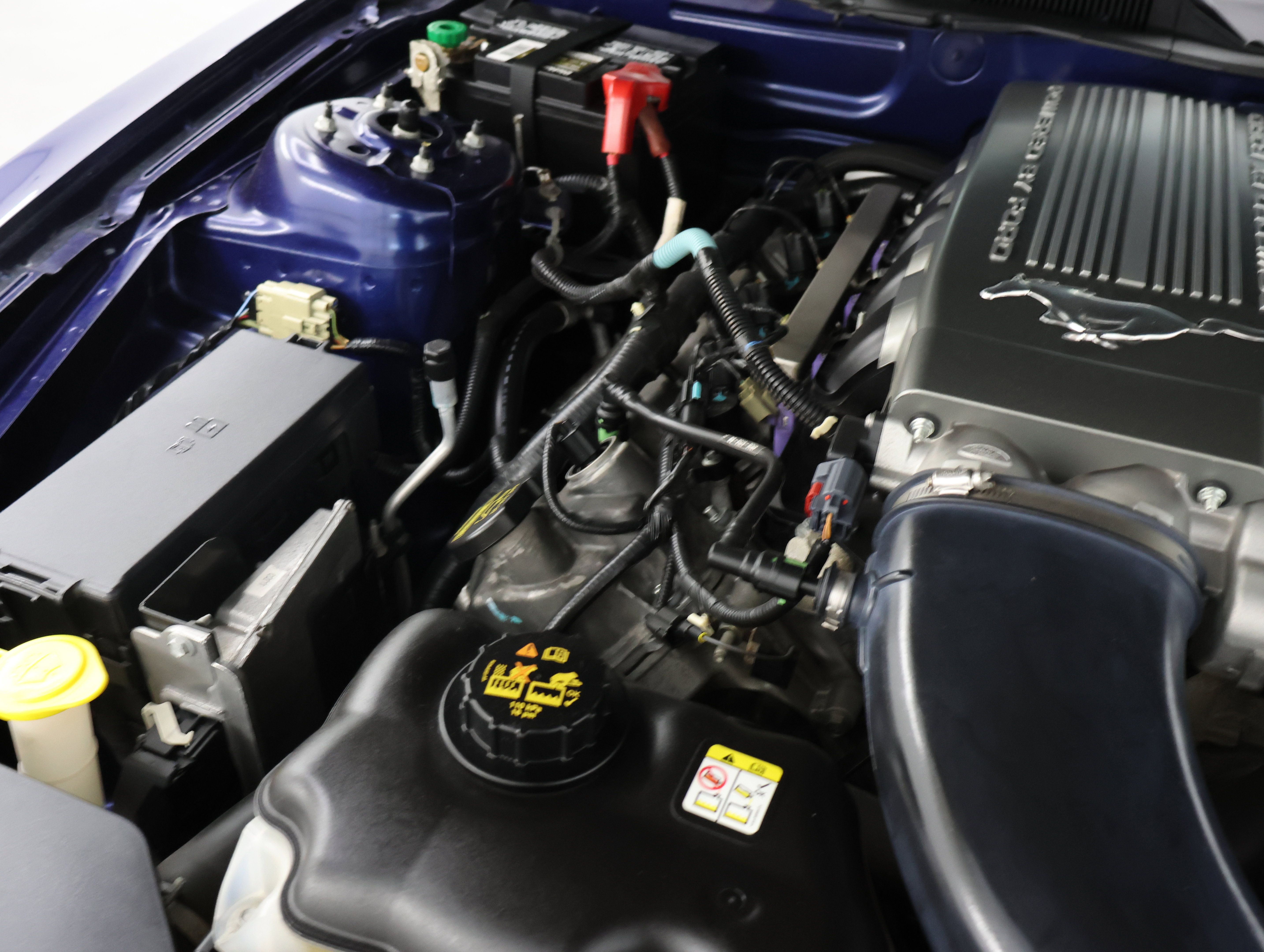 Used 2010 Ford Mustang GT RWD image 17
